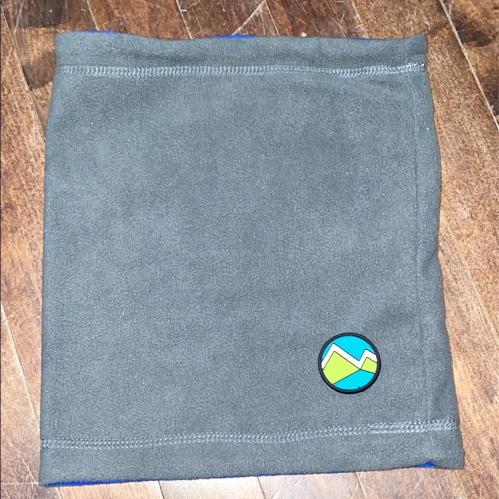 NWOT boys fleece neck warmer